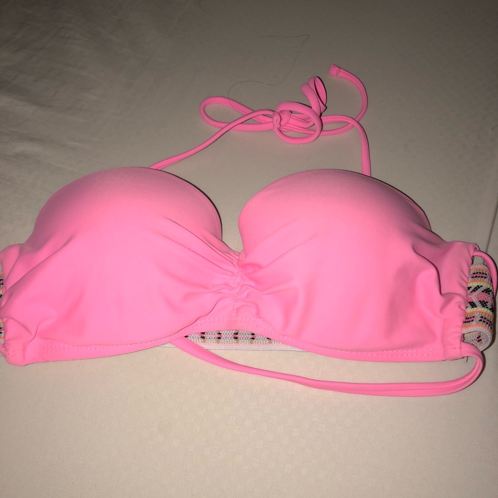 Cute bikini top.